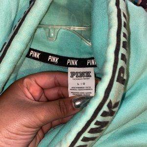 Victoria Secrets Lobe Pink Pullover🤩🥰💕